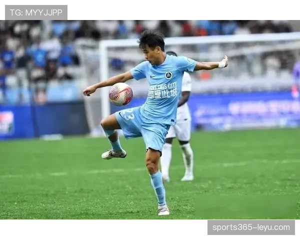 明星球员晒训练日常引球迷热议，社交媒体互动火爆