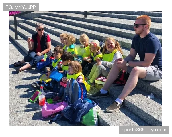 “北欧雄狮”助威声震天,挪威队球迷全力支持球队迎战国际大赛 “北欧雄狮”助威声震天,挪威队球迷全力支持球队迎战国际大赛