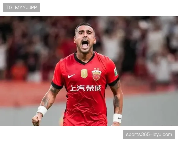 上海海港转会市场持续升温，新星加盟引关注