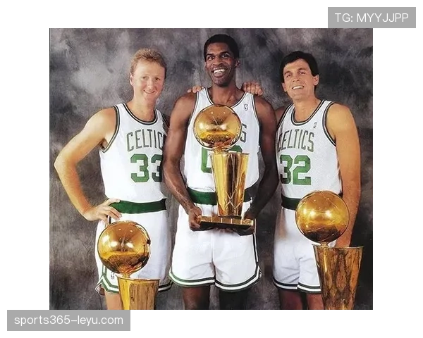 乔·杜马斯利用挡拆拉开空间效率提升明显，助攻数超队内后卫平均水平