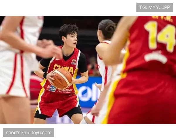 杨舒予这生活节奏也太反差了吧，训练场上猛如虎，下了场秒变逛街少女？